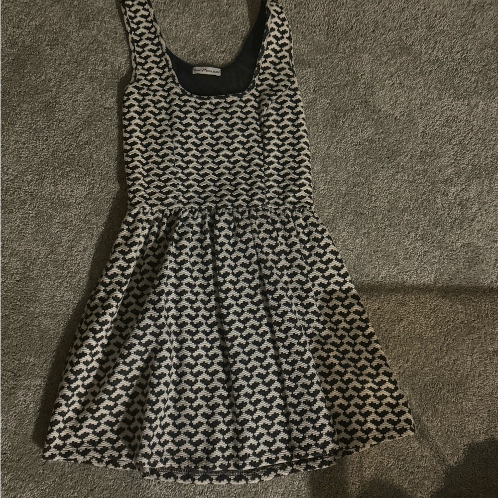 Chic Black and White Woman’s Dress